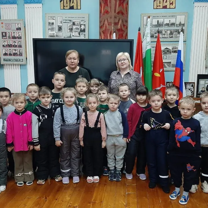 Экскурсия по экспозициям Победы: уроки истории для детей подготовительной к школе группы детского сада № 5 КВ